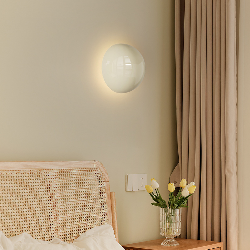 Minimalist Bauhaus Small Iron  - đánh giá và giá Glass Bed